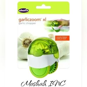 Chef'n GarlicZoom Garlic Chopper in Green, Garlic Press